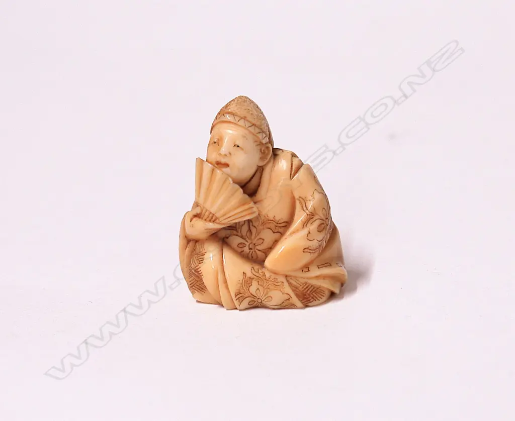 A Japanese Meiji period carved ivory netsuke Image 1++