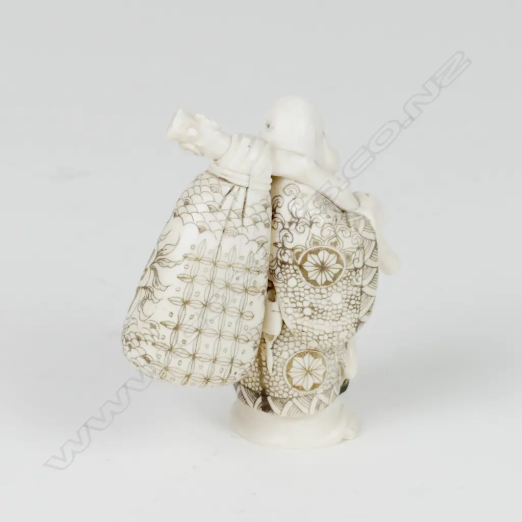 A Japanese ivory figure of Hotei Image 1++
