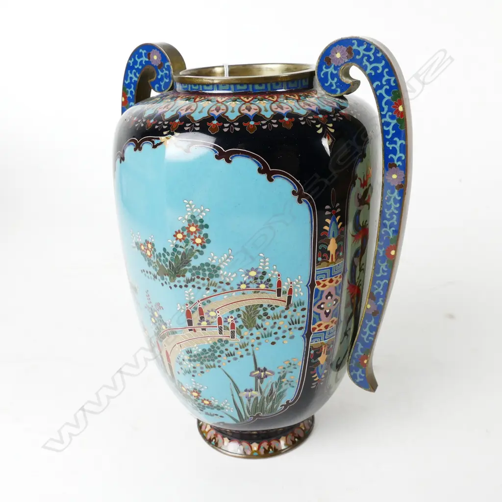 A Japanese cloisonné vase in the manner of Hayashi Kodenji Image 1++