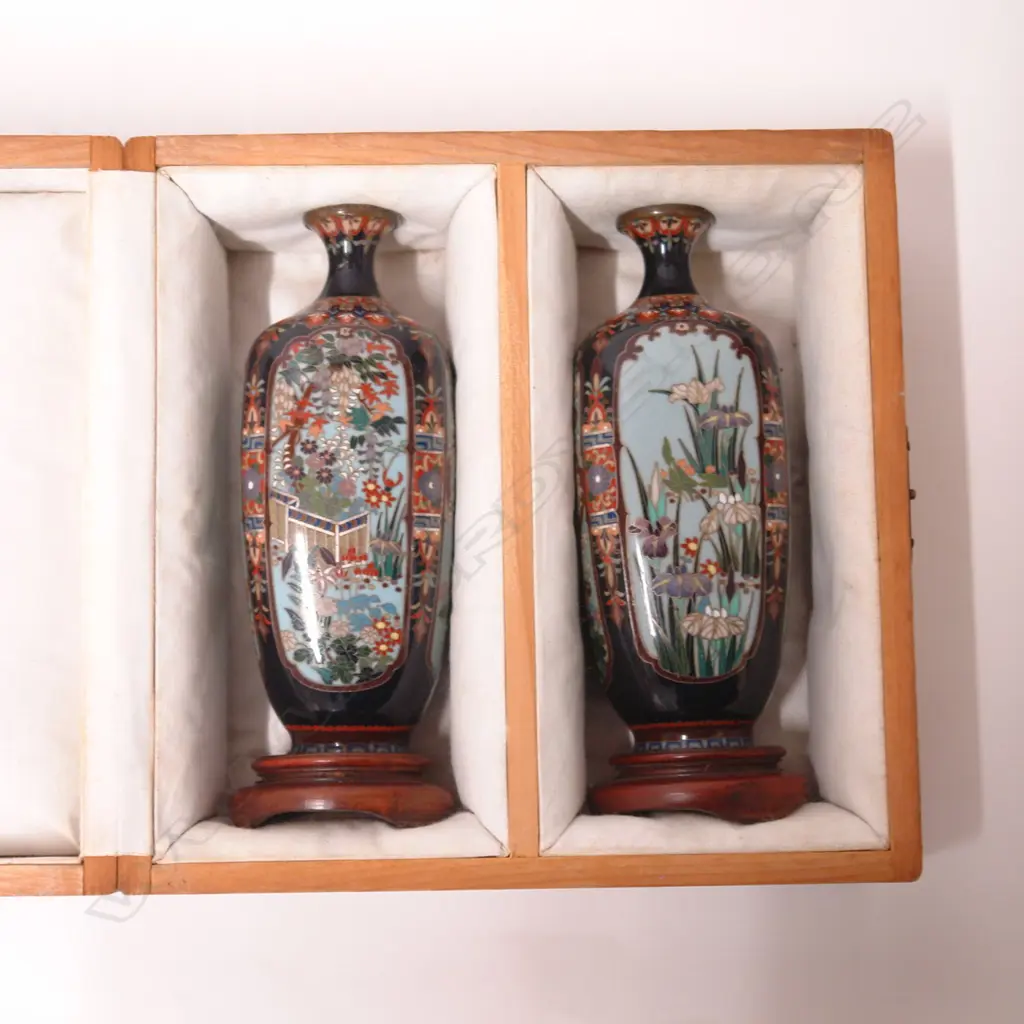 A pair of small Japanese cloisonné vases in the manner of Hayashi Kodenji Image 1++