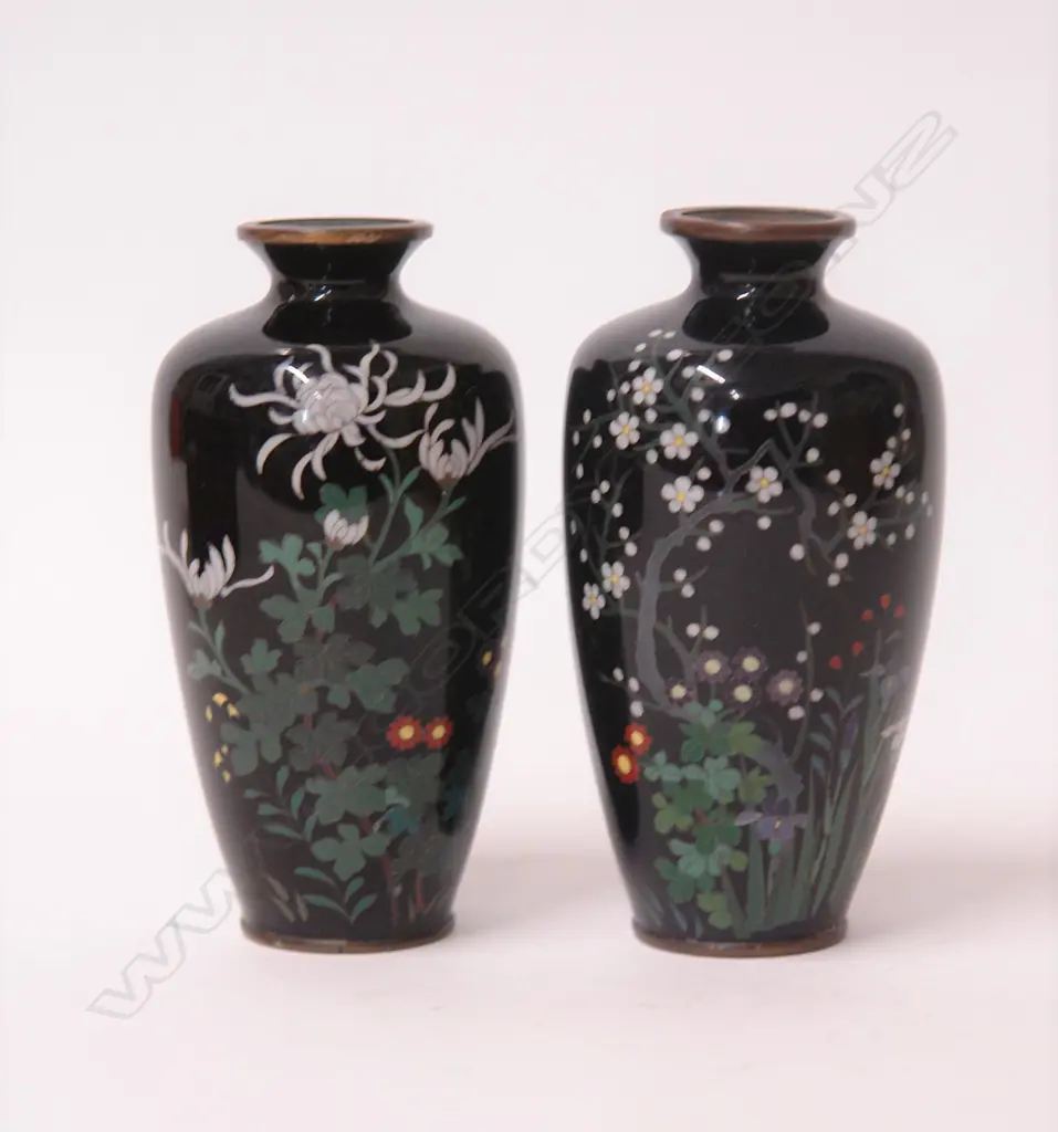 A pair of small Japanese cloisonné vases Image 1++