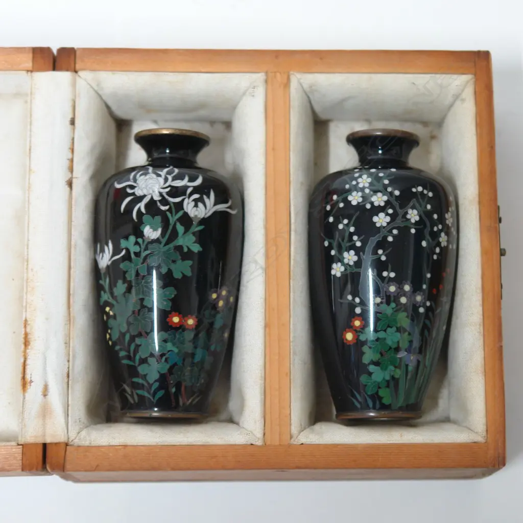 A pair of small Japanese cloisonné vases Image 1++