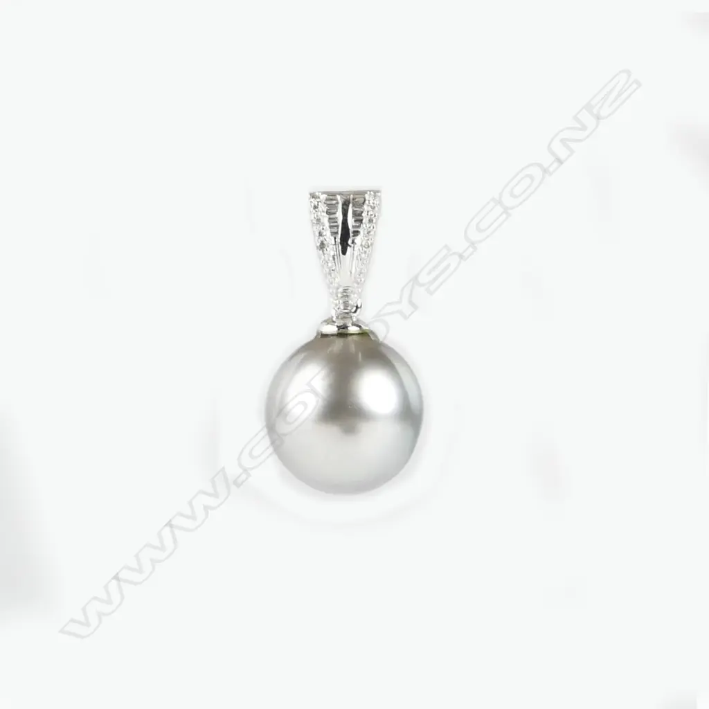An 18ct. white gold diamond and pearl pendant Image 1++