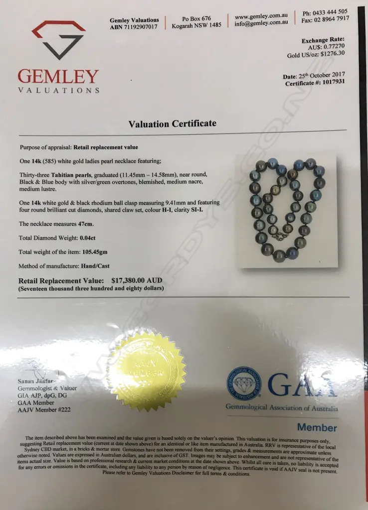 A single strand Tahitian black pearl necklace Image 1++