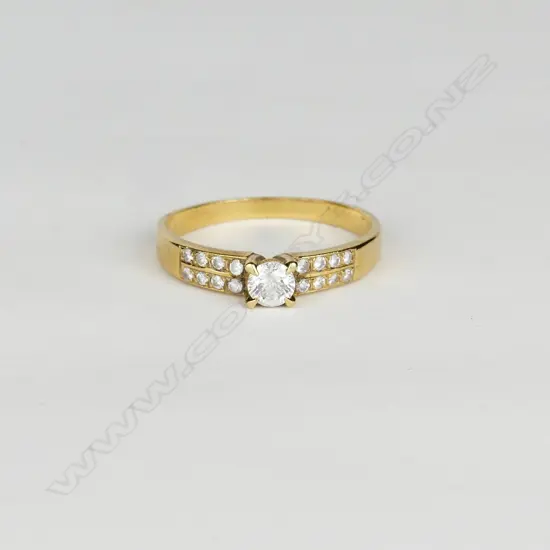 An 18ct gold and diamond ring