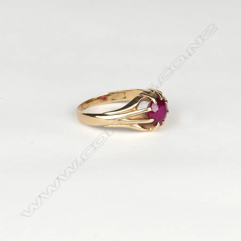 A gent's 18ct rose gold and faux ruby ring Image 1++