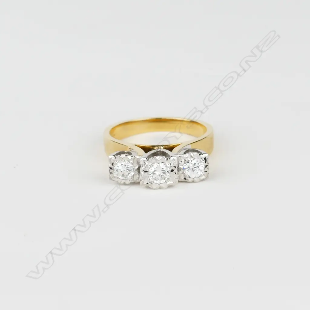 An 18ct gold and three stone diamond ring Image 1++
