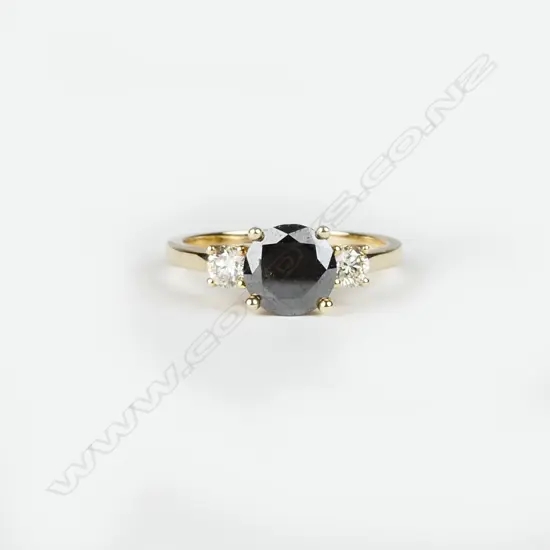 A 14ct. yellow gold diamond trilogy ring