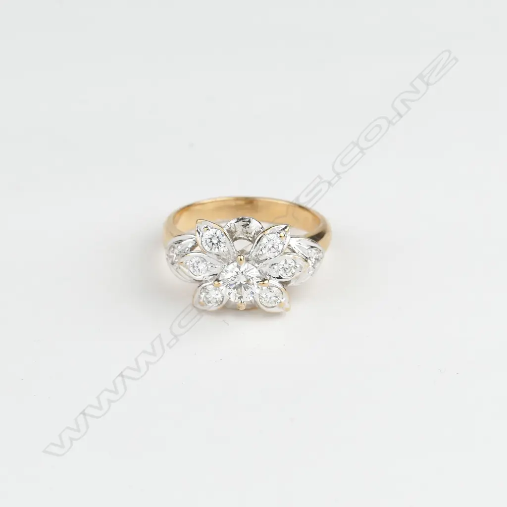 An 14ct gold and diamond cluster ring Image 1++
