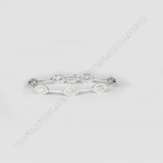 An exceptional 18ct. white gold and diamond bracelet