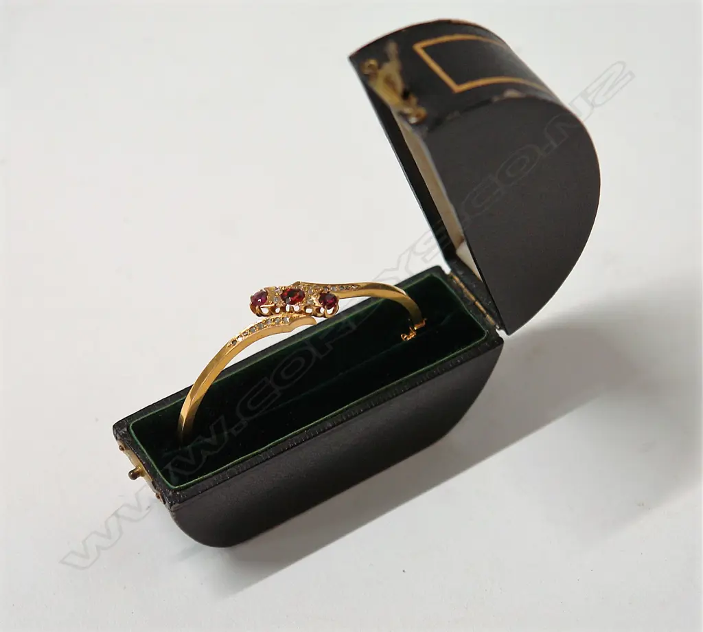 A late Victorian quality 15ct. yellow gold almandine garnet and diamond hinged bangle Image 1++