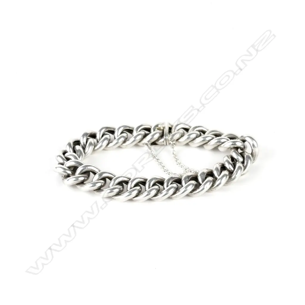 A silver chain bracelet Image 1++