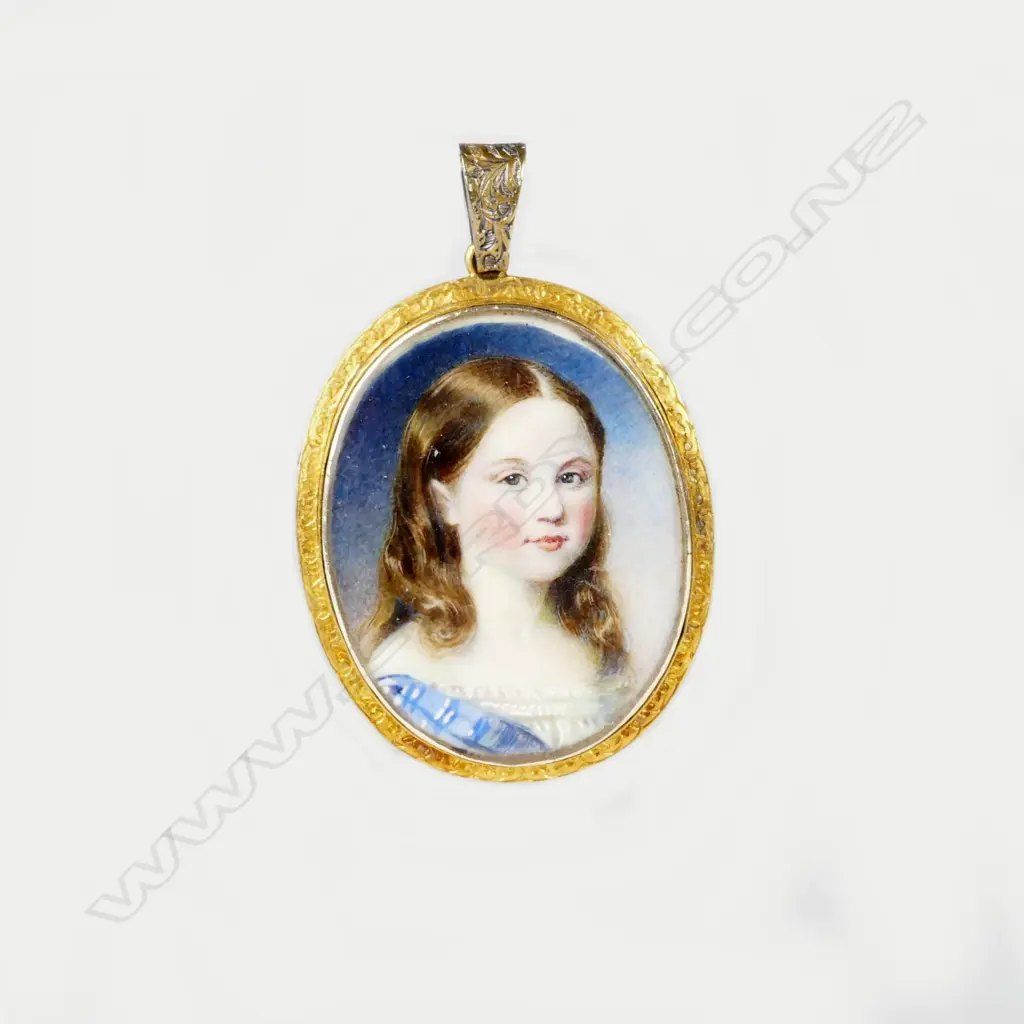 A 19thC portrait miniature pendant Image 1++