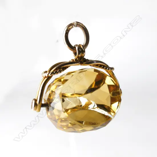 A Victorian 9ct. yellow gold and citrine fob spinner