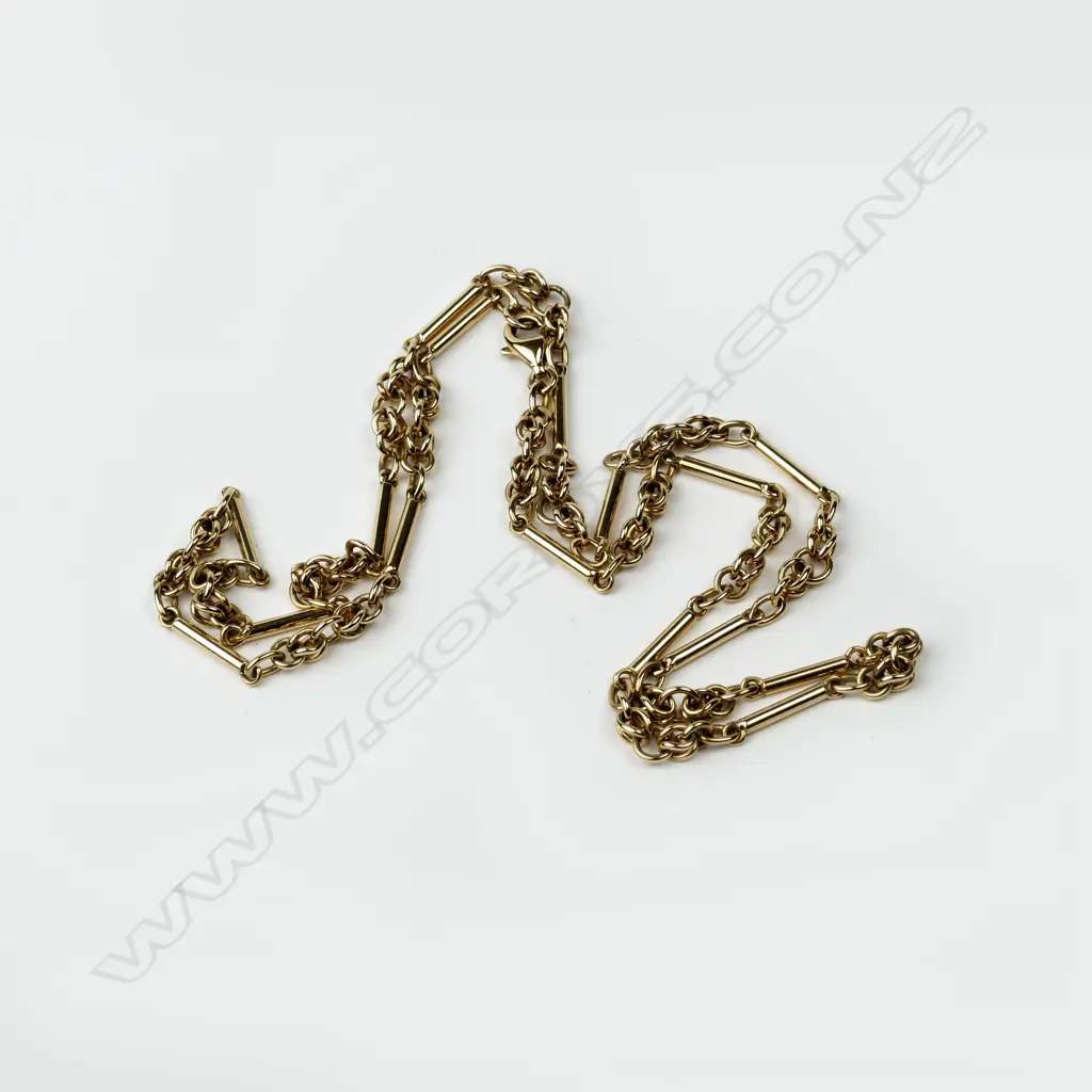 A 9ct. gold chain Image 1++