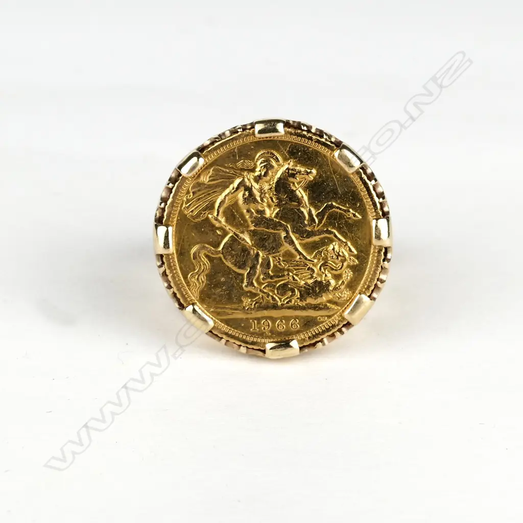 A gold sovereign ring Image 1++