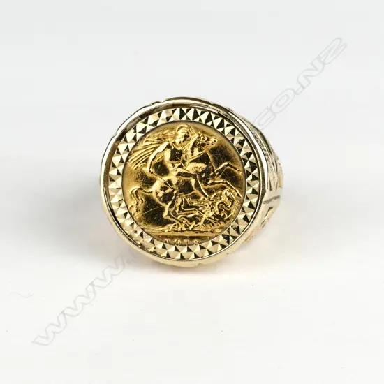 A gold half sovereign ring