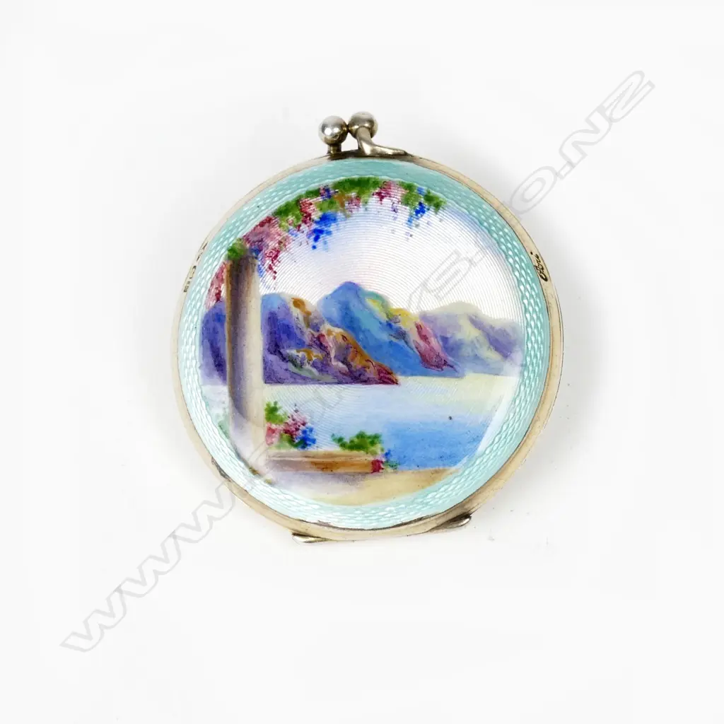 A silver and enamel powder compact Image 1++