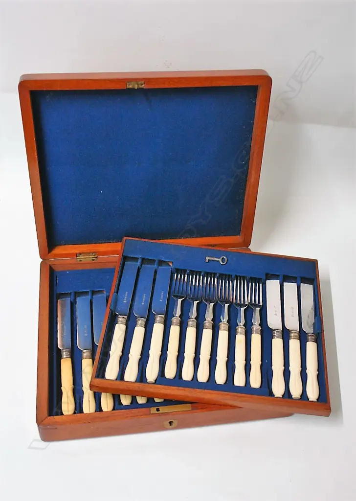 A late Victorian silver plate set of 12 dessert knives and forks Image 1++