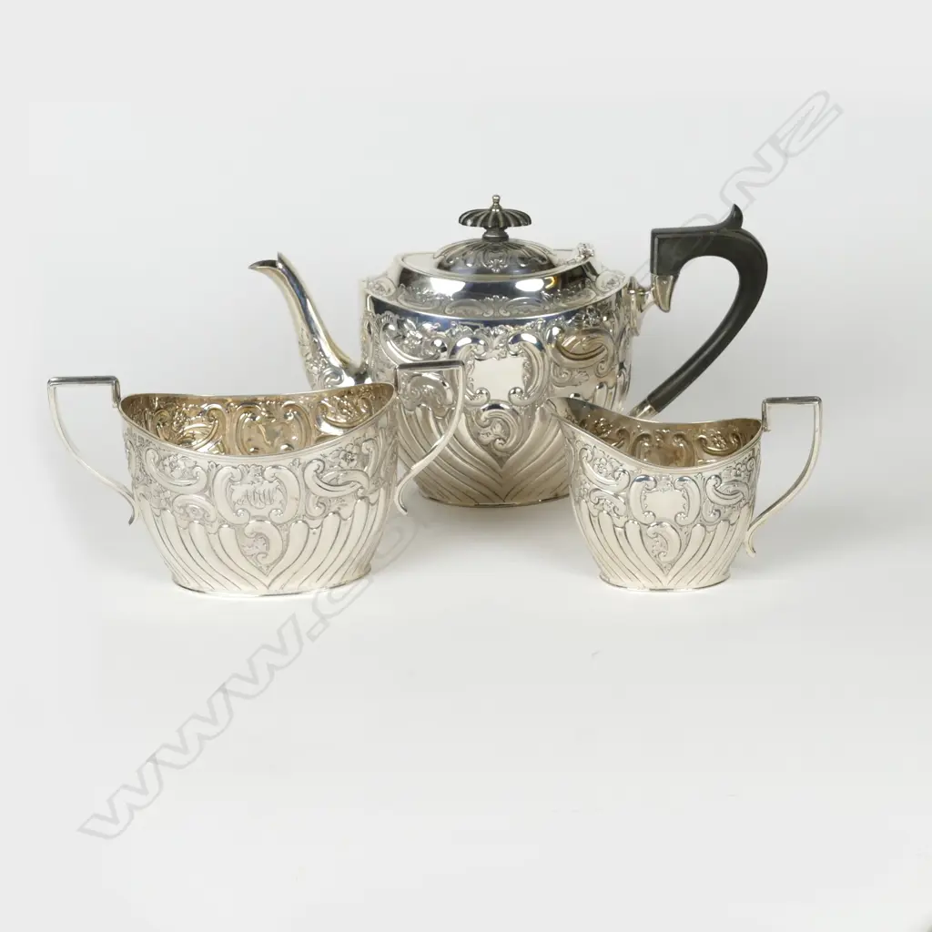 An Edwardian silver three-piece tea set Image 1++