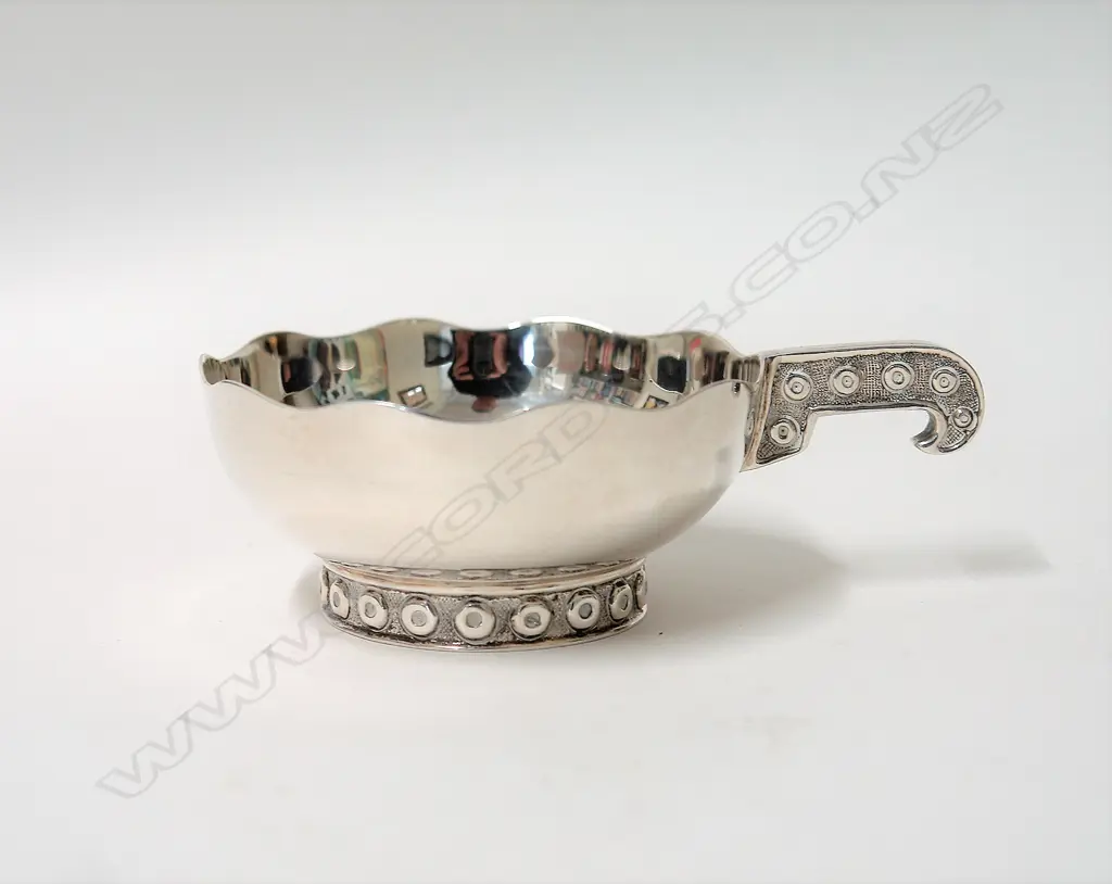 A heavy Mexican 'Sterling' silver quaich Image 1++