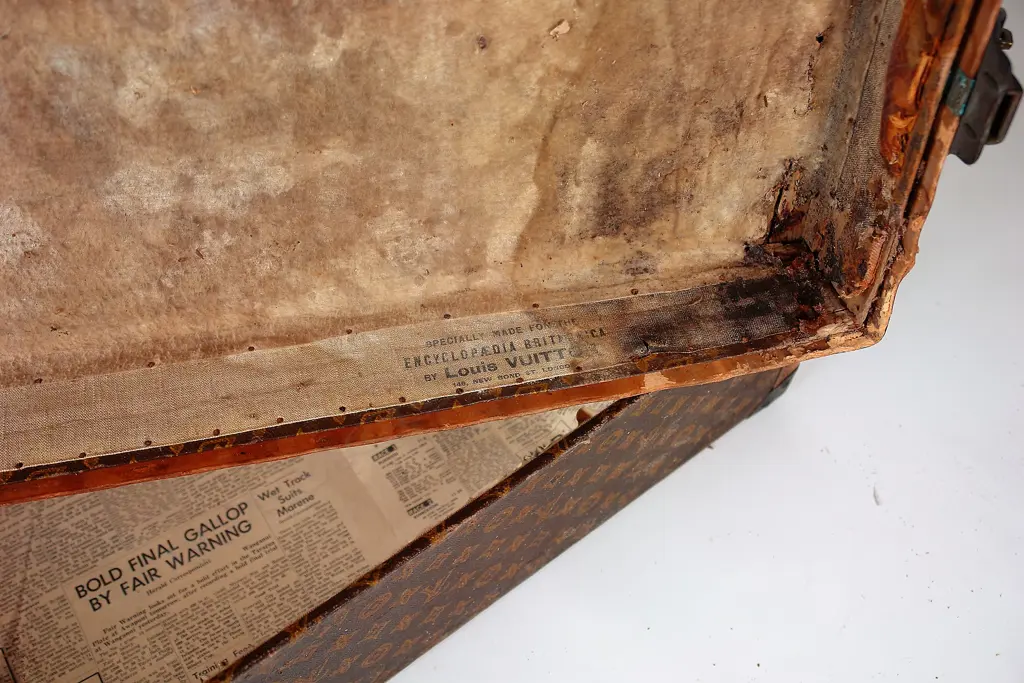 A rare 1920s Louis Vuitton custom trunk made specifically for Encyclopaedia Britannica Image 1++