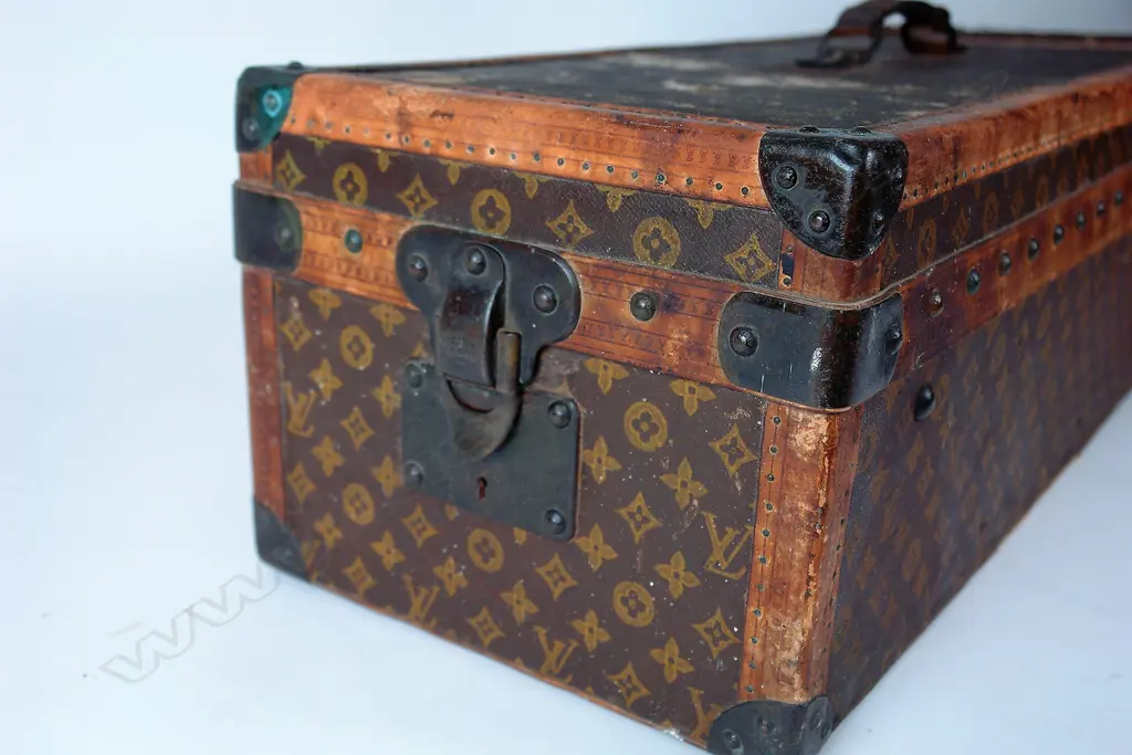 A rare 1920s Louis Vuitton custom trunk made specifically for Encyclopaedia Britannica Image 1++
