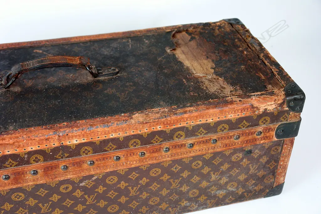 A rare 1920s Louis Vuitton custom trunk made specifically for Encyclopaedia Britannica Image 1++
