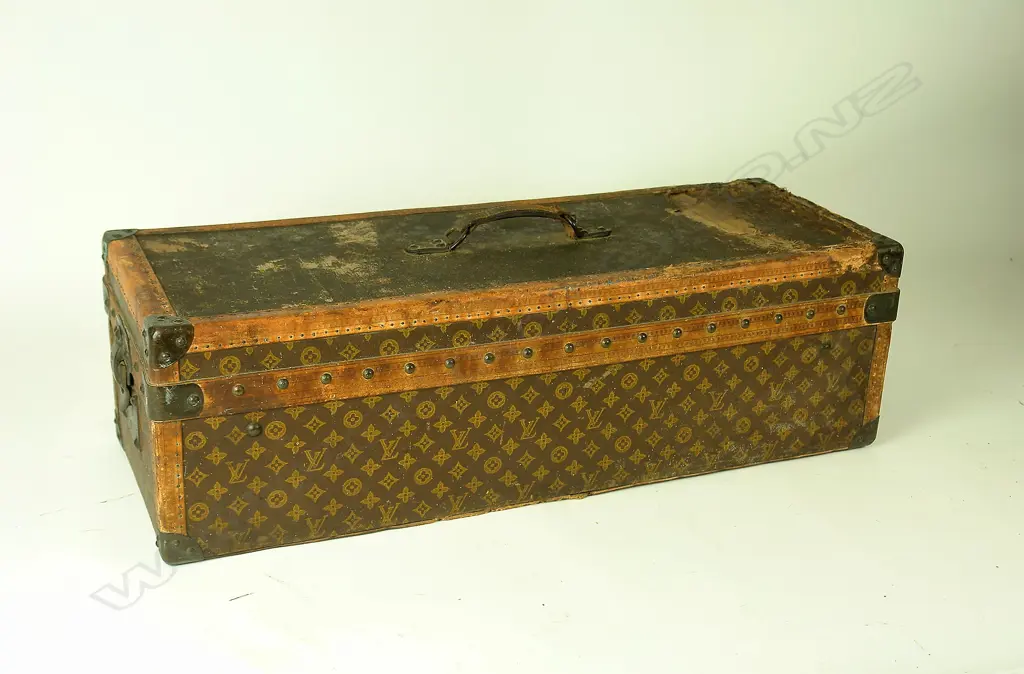 A rare 1920s Louis Vuitton custom trunk made specifically for Encyclopaedia Britannica Image 1++