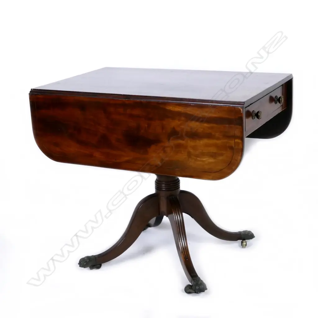 A Georgian mahogany Pembroke table Image 1++