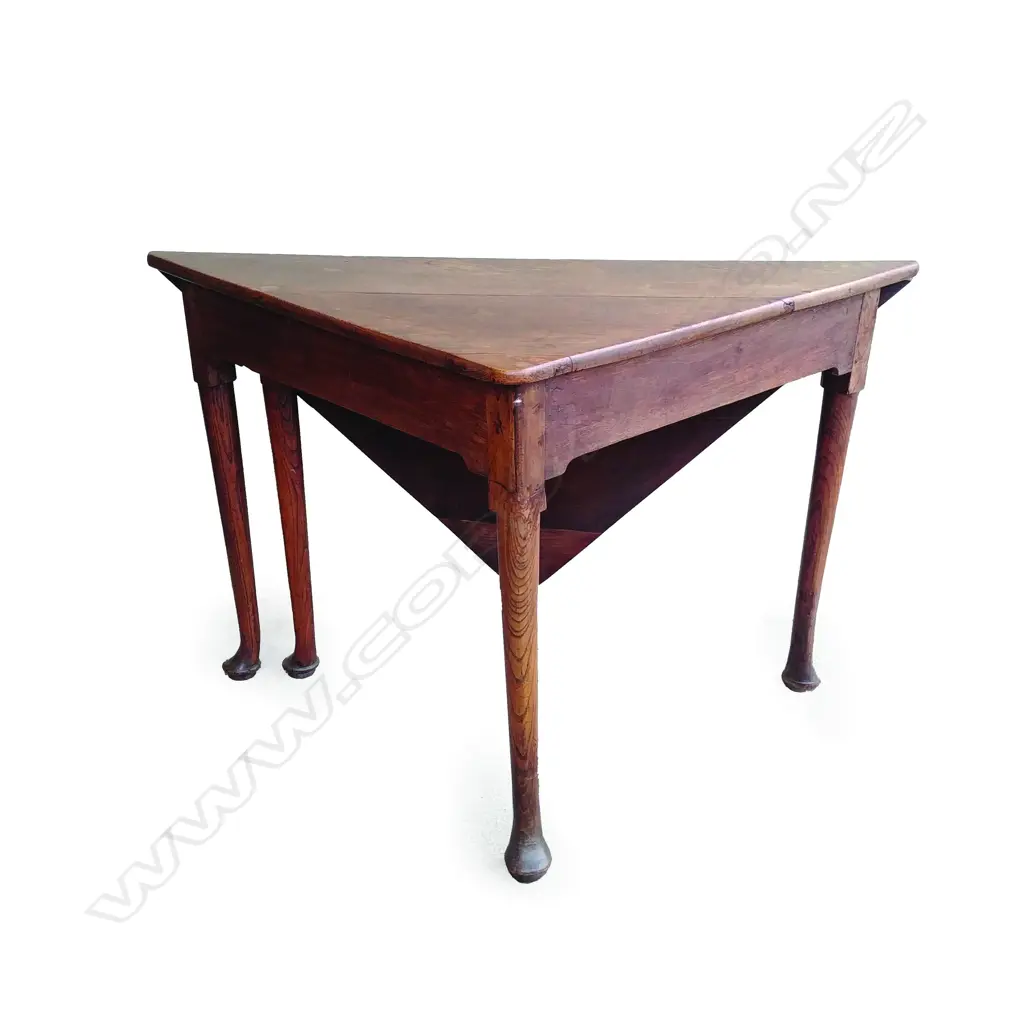 A late Victorian oak triangle drop-leaf table Image 1++