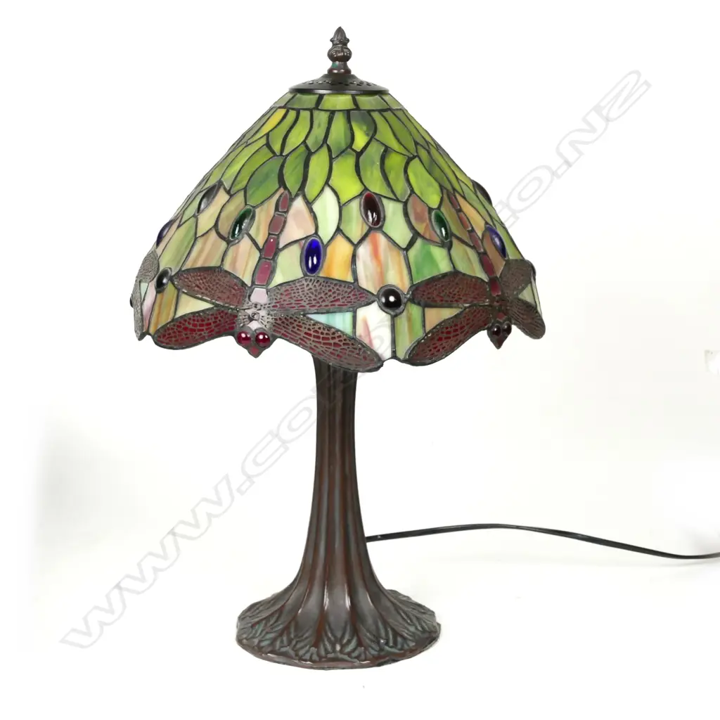 A reproduction Tiffany style table lamp Image 1++