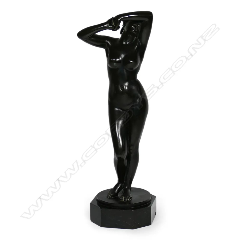 An early 20thC bronze of a naked woman, Image 1++