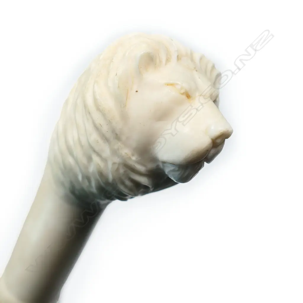 An ivory handled briar walking stick, Image 1++