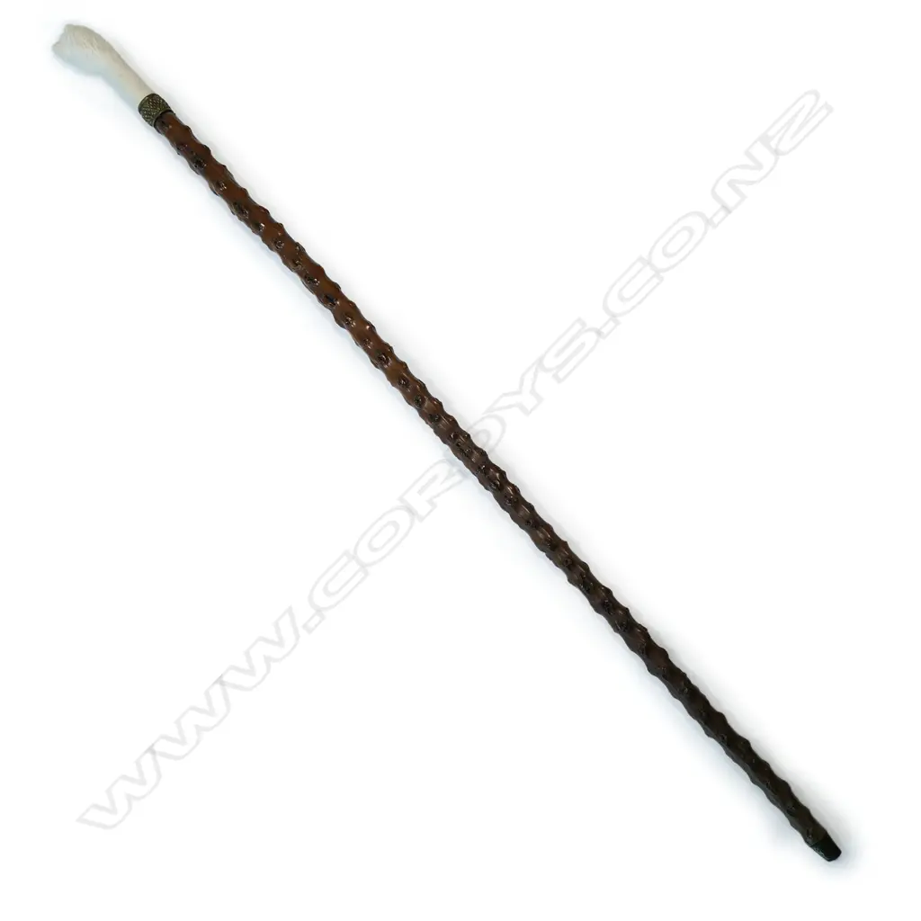An ivory handled briar walking stick, Image 1++