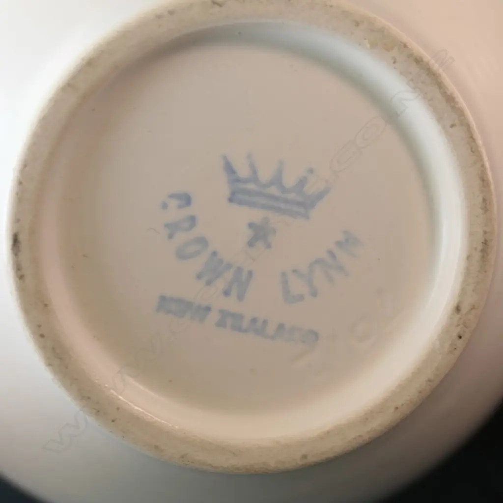 An uncommon Crown Lynn hand potted vase shape #7012, Image 1++