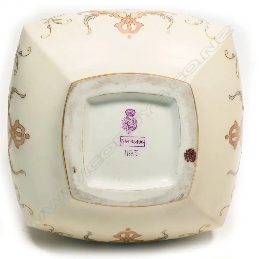 A Victorian Royal Worcester Persian inspired vase, Image 1++