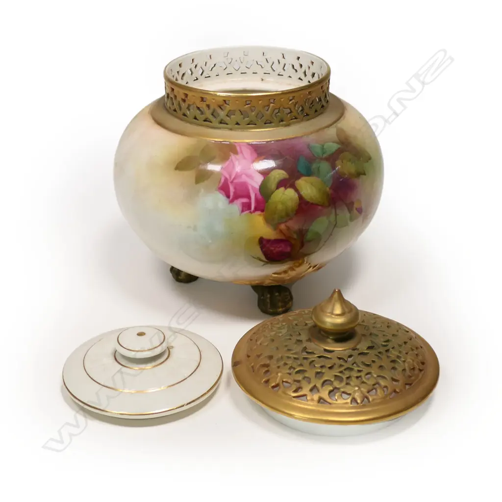 An early 20thC Royal Worcester potpourri, Image 1++