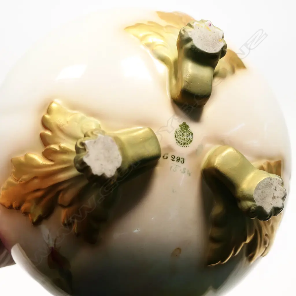 An early 20thC Royal Worcester potpourri, Image 1++