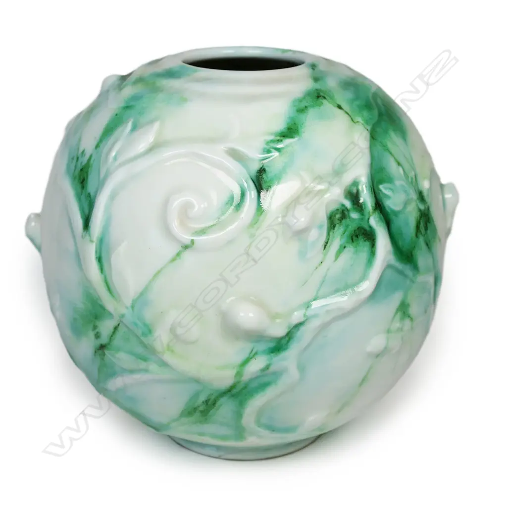 A rare Royal Doulton 'Chinese Jade' large lamp base, Image 1++