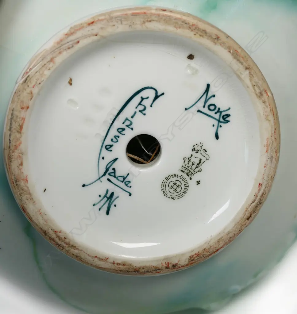 A rare Royal Doulton 'Chinese Jade' large lamp base, Image 1++
