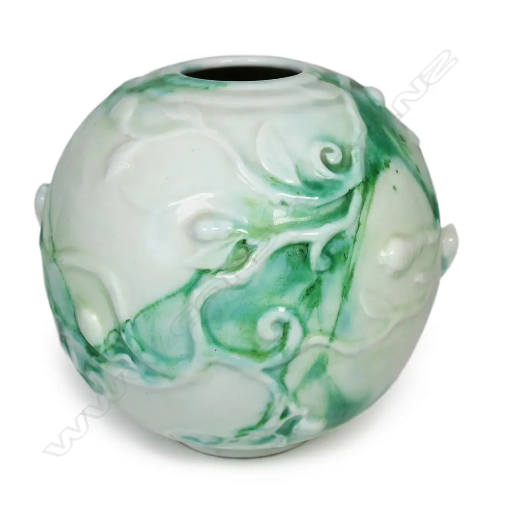 A rare Royal Doulton 'Chinese Jade' large lamp base, Image 1++