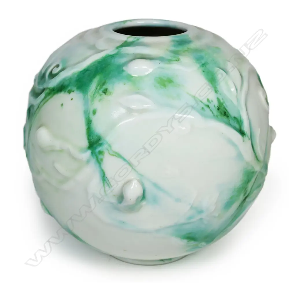 A rare Royal Doulton 'Chinese Jade' large lamp base, Image 1++