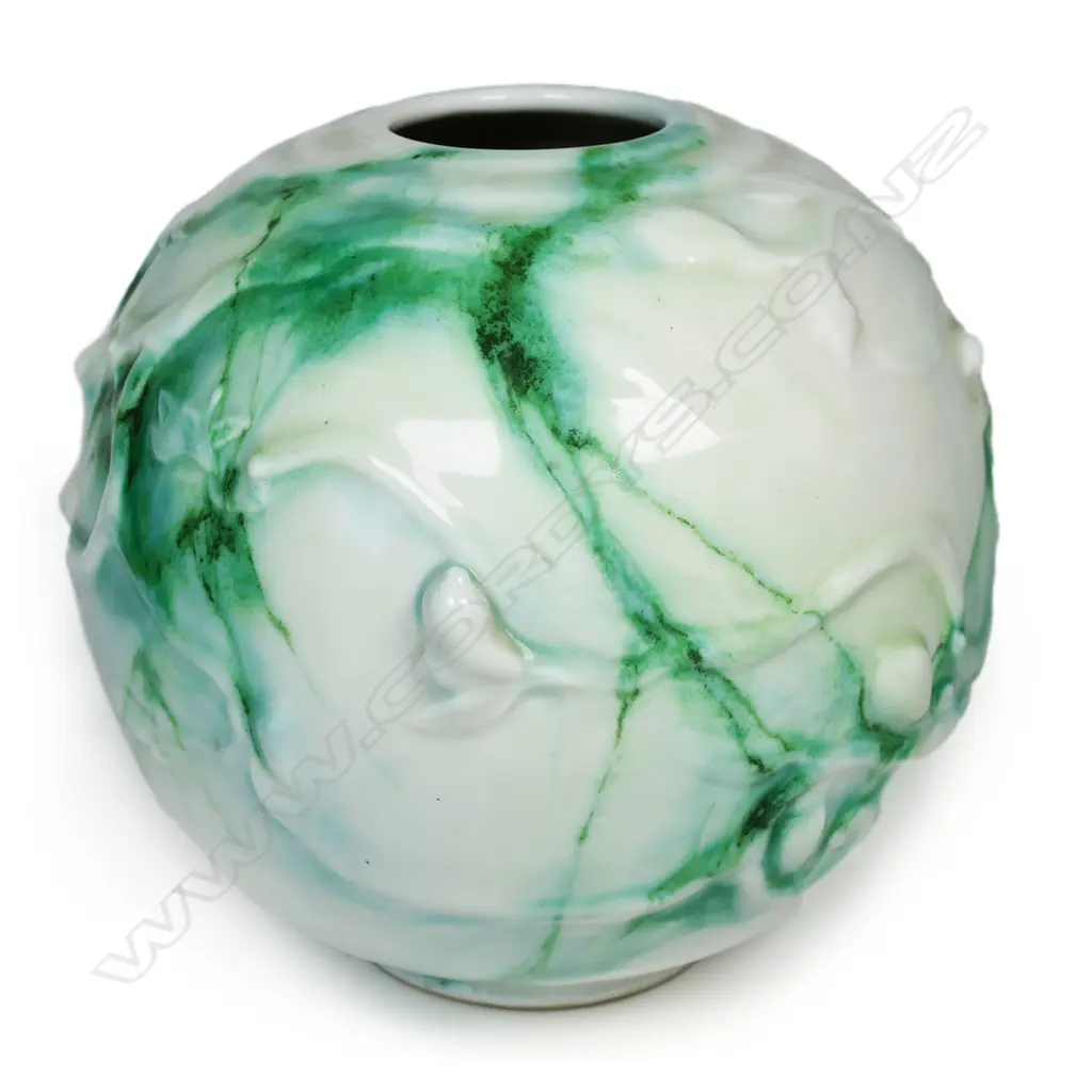 A rare Royal Doulton 'Chinese Jade' large lamp base, Image 1++