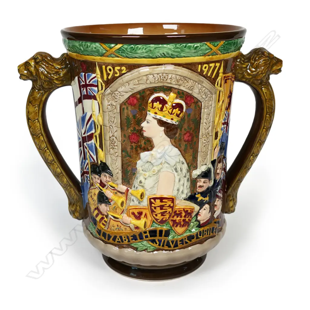 A Royal Doulton Elizabeth II Silver Jubilee loving cup, Image 1++