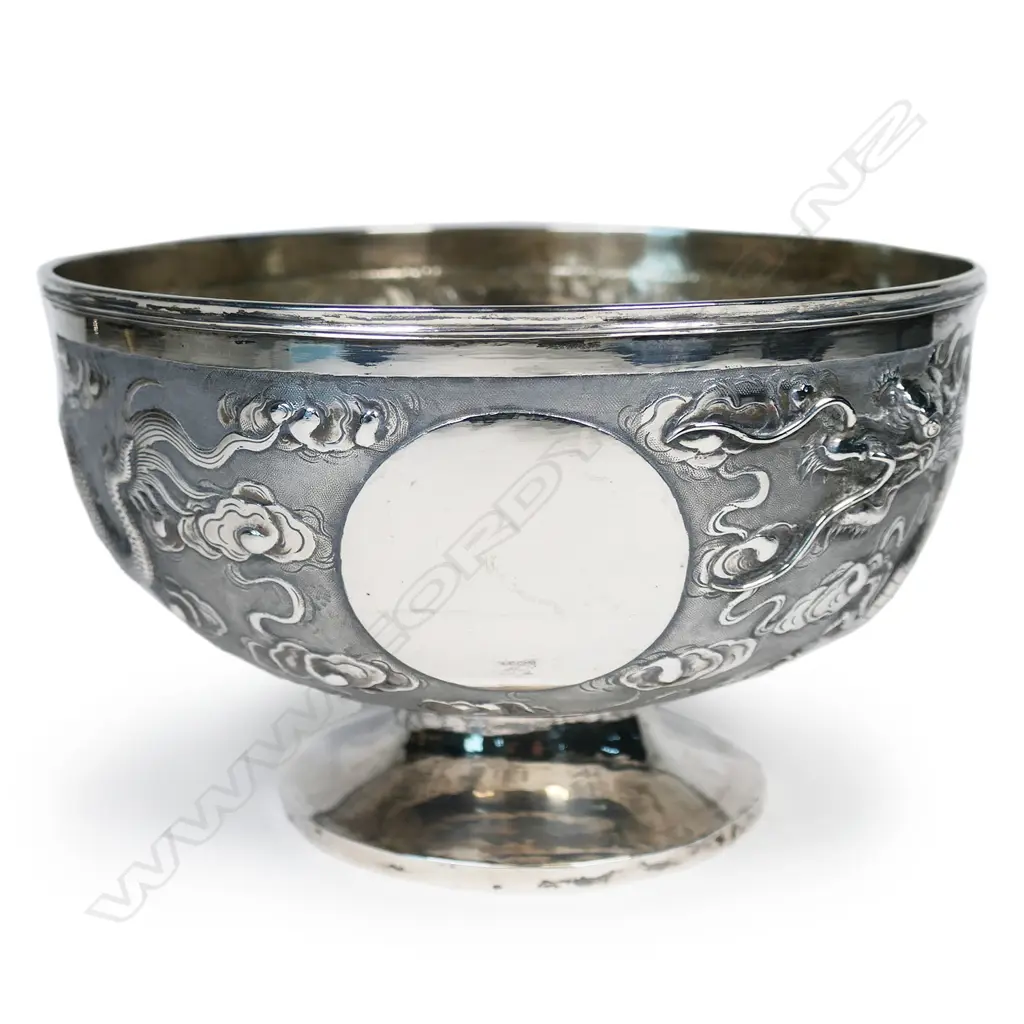 An early 20thC Chinese silver footed bowl, Image 1++