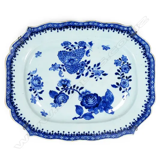 An 18th/19thC Chinese export blue and white ashette,