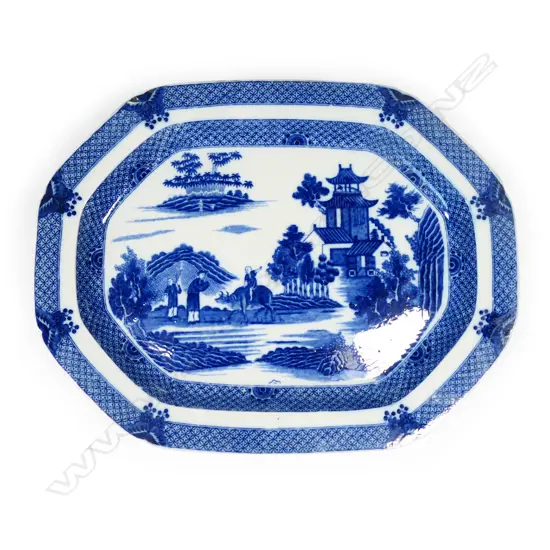 An 18th/19thC Chinese export blue and white ashette,