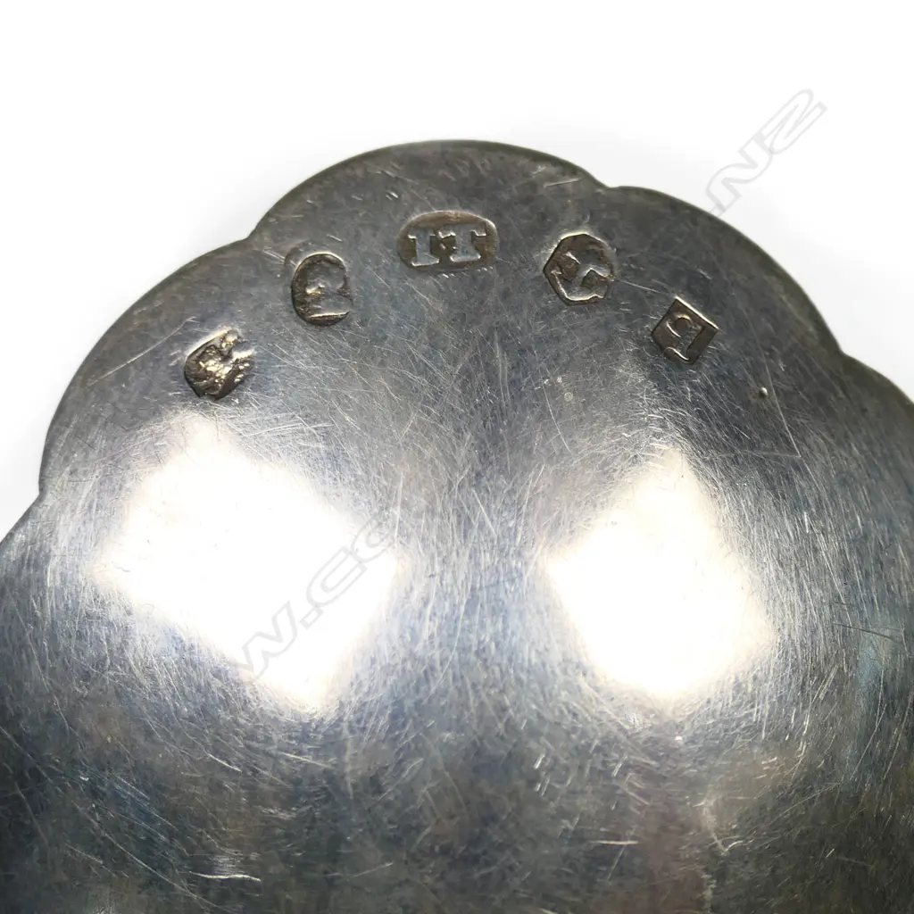 A George III silver caddy spoon, Image 1++