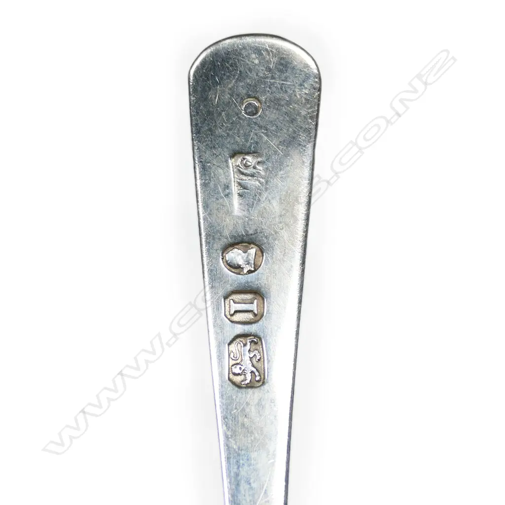 A George III silver caddy spoon, Image 1++
